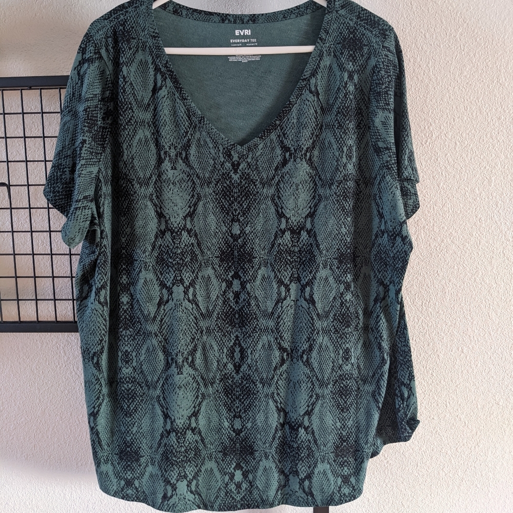 Evri Tee Green Size 1X